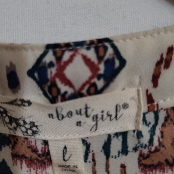 About A Girl Boho Aztec Print Tab Sleeve Top - Picture 4 of 9